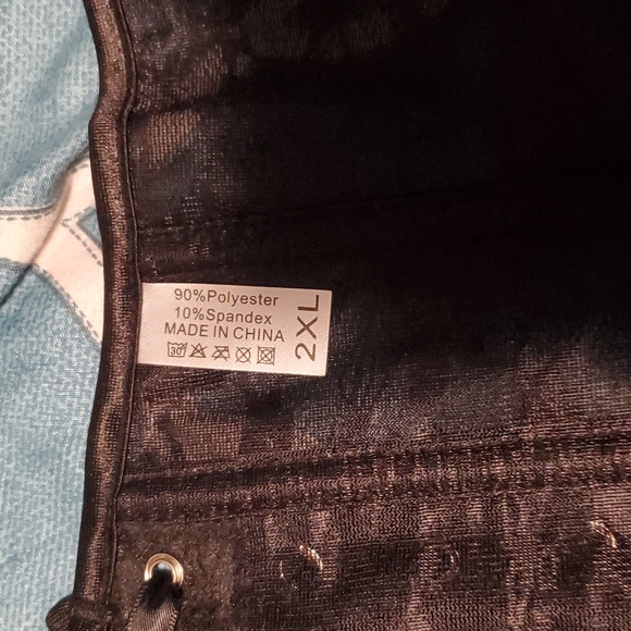 Lace corset - Picture 3 of 6